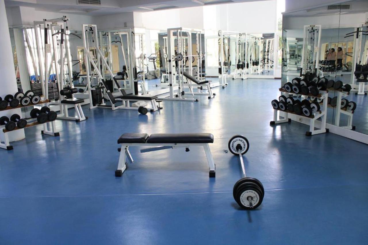 El Mouradi Gammarth Hotel Buitenkant foto A typical gym
