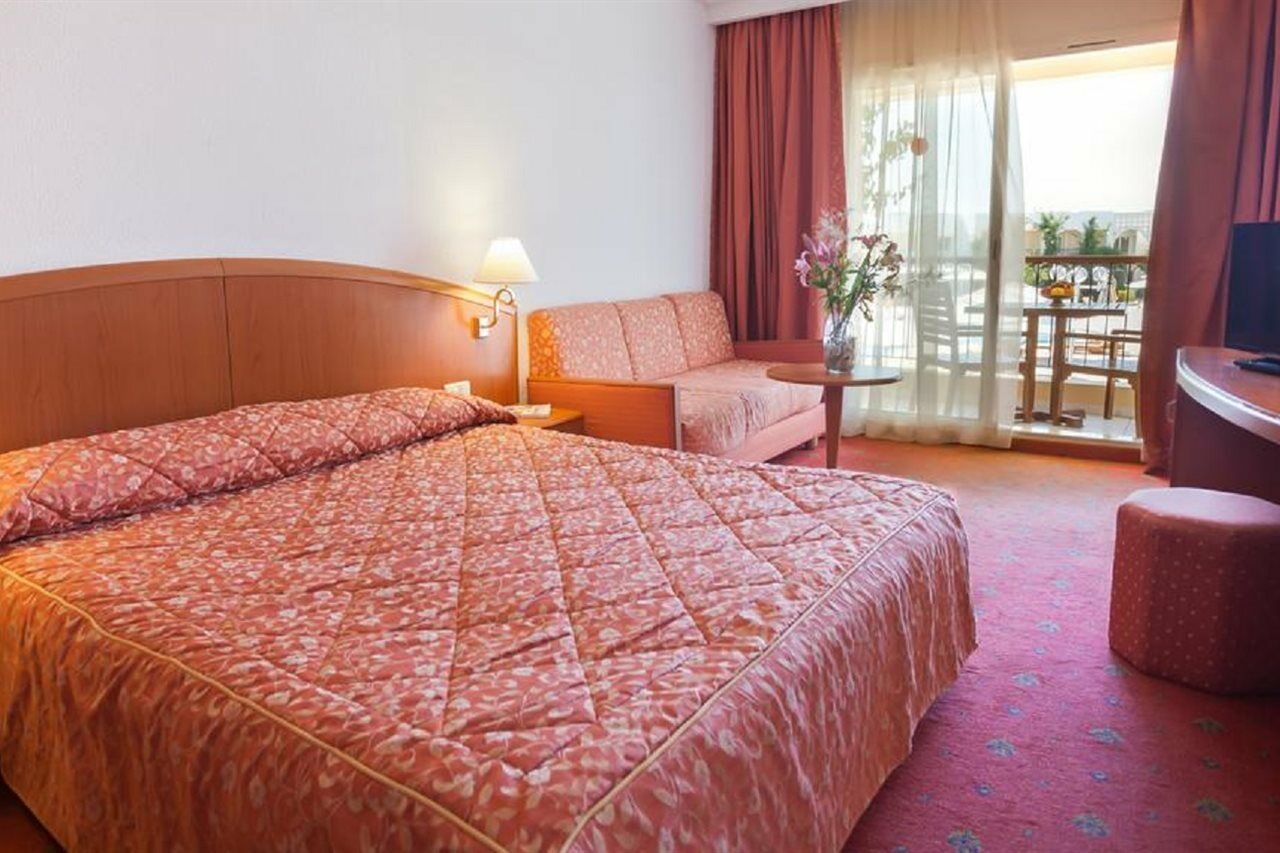 El Mouradi Gammarth Hotel Buitenkant foto A typical hotel room